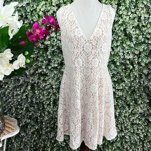 BCBGMAXAZRIA Floral Lace White Bridal Engagement V-Neck Dress NWT